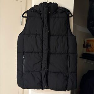 Zara Women’s Black Puffer Vest